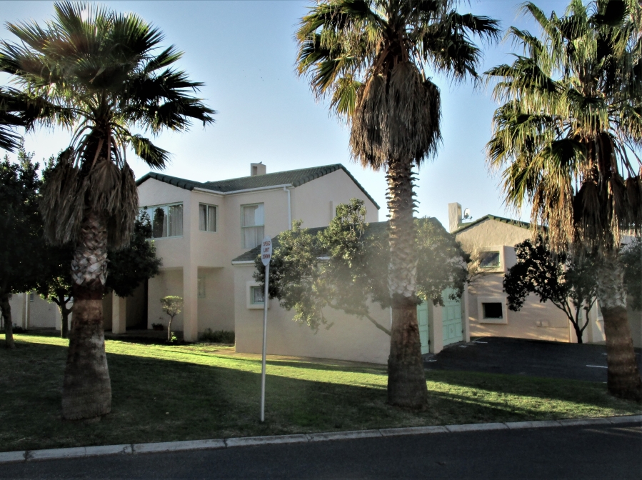 To Let 2 Bedroom Property for Rent in Greenways Golf Estate Western Cape